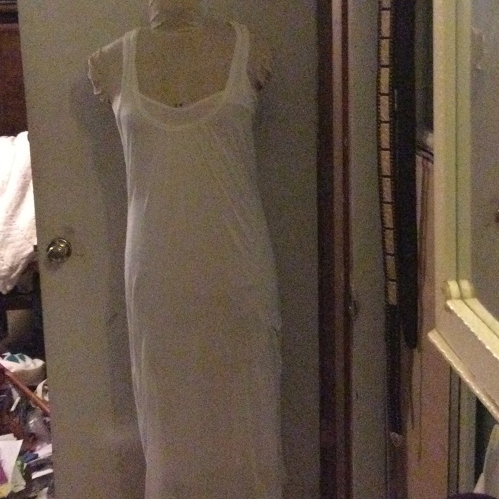 Elegant White Sleeveless Dress